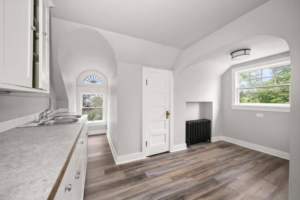 Entire 2nd And 3rd Level Of Spacious Historic * Spokane