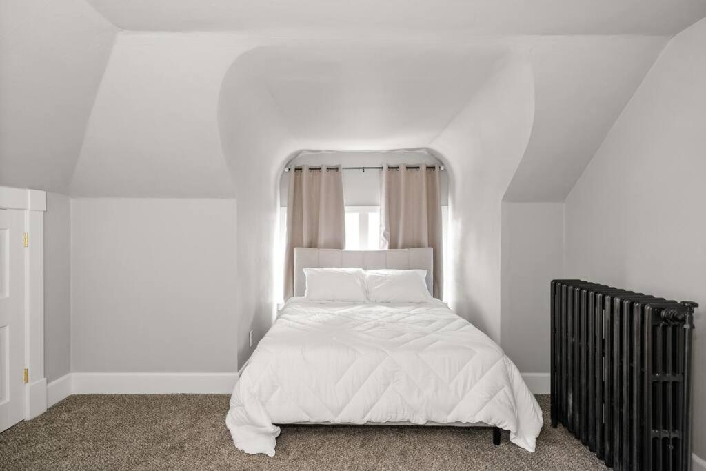 Entire 2nd And 3rd Level Of Spacious Historic Spokane